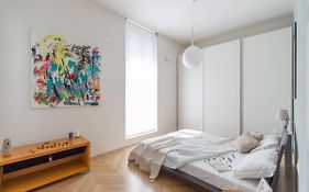 The Best Rent - Spacious Three-Bedroom Apartment With Terrace